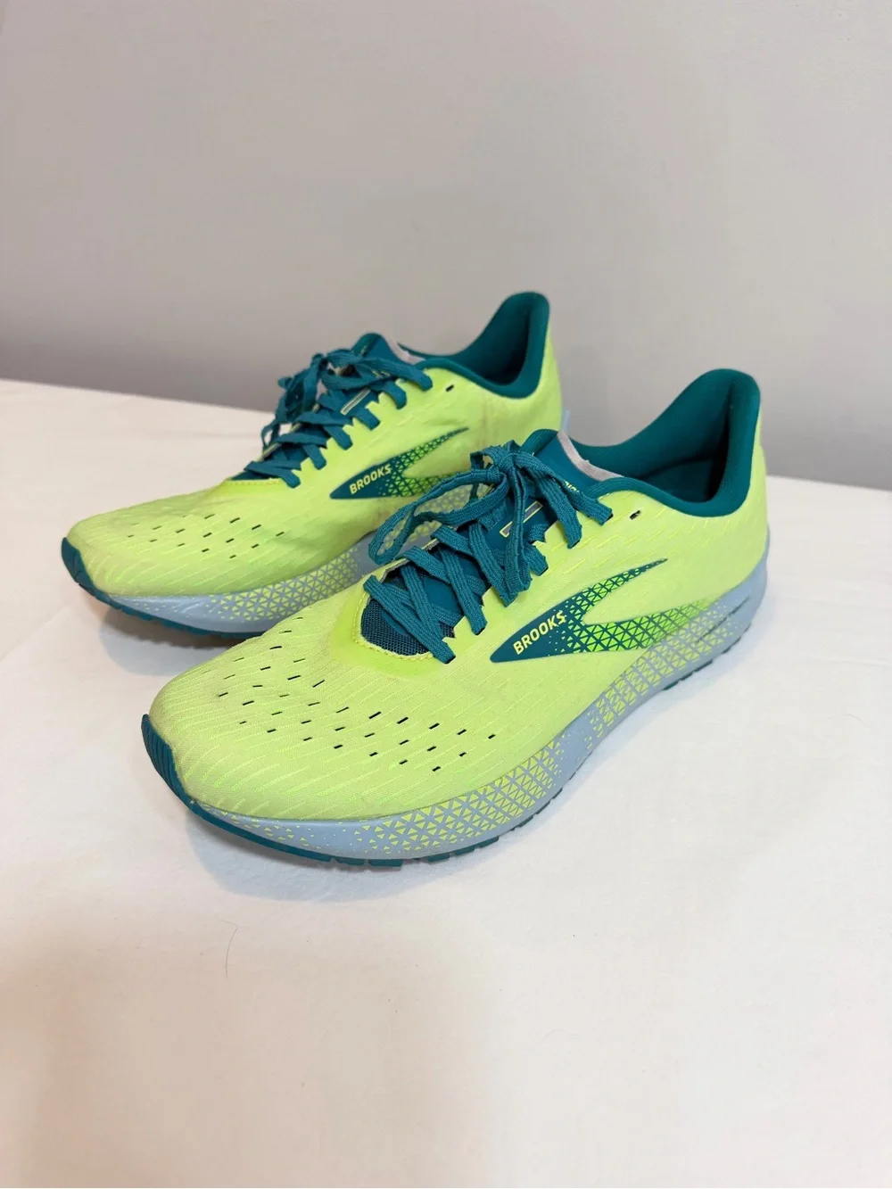 Brooks Hyperion Tempo running shoes in the bright Green/Kayaking/Dusty Blue 11